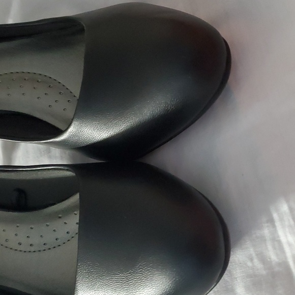 : Size 9 1/2 Time and Tru black Classic ladies  pumps heels - Picture 2 of 11